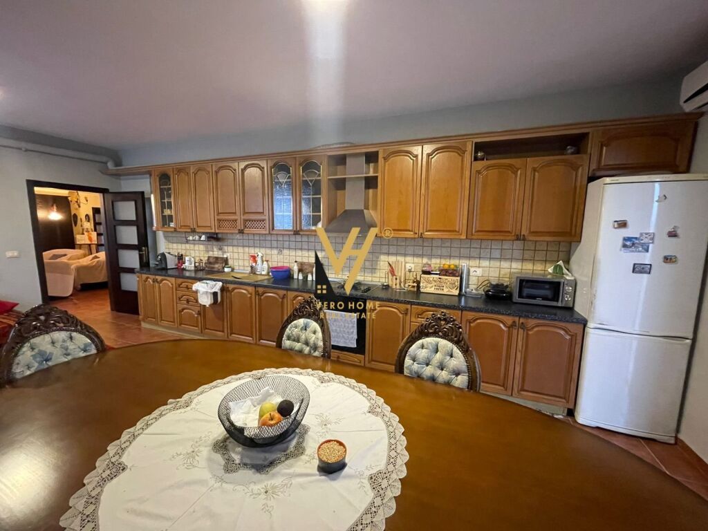 Shitet Apartament Duplex 3+1+2 te Komuna e Parisit 230 m2 4