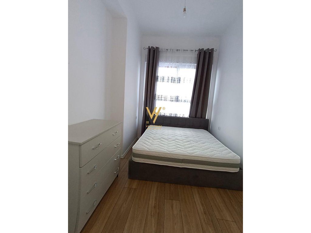 JEPET APARTAMENT 1+1+BLK ME QERA TE MANGALEM, ALI DEM 40.000 LEKE 3