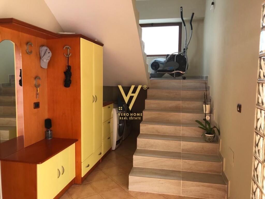 Shitet vile te Kodra e Priftit 223 m2 2
