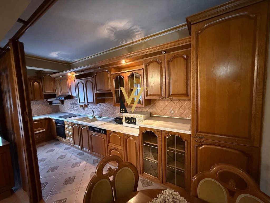 JEPET APARTAMENT 2+1+2 ME QERA NE ISH BLLOK 1.500 EURO 2