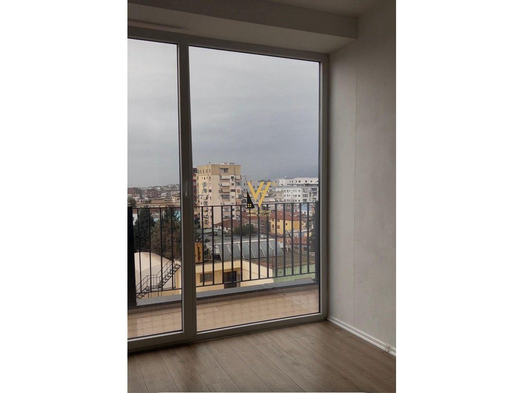 JEPET ZYRE 65 M2 ME QERA TEK RRUGA RIZA CEROVA 450 EURO 3