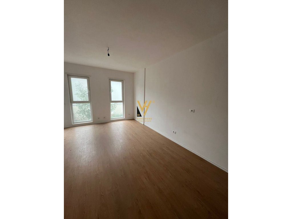 JEPET ZYRE 56 M2 ME QERA TE UNIVERS CITY 380 EURO 4