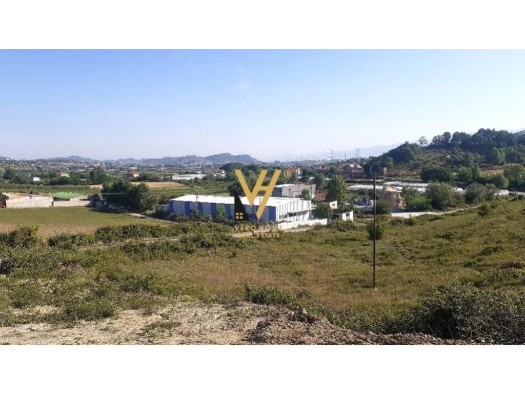Shiten dy kapanpne + shtepi private te City Park 4150 m2 2