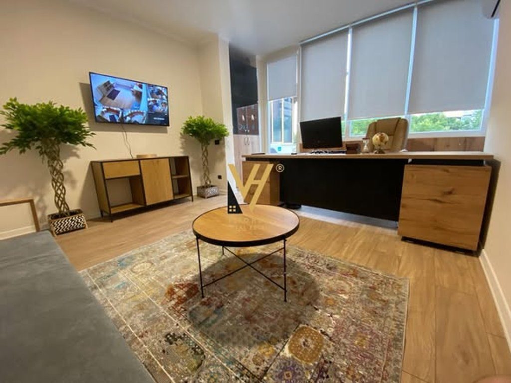 JEPET ZYRE 180 M2 ME QERA TE RRUGA E KAVAJES 1.850 EURO