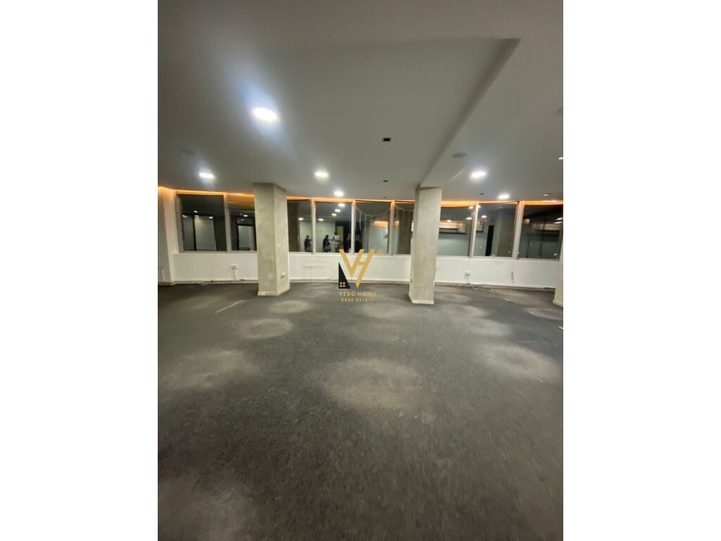 Jepet zyre me qera te Kompleksi Uslluga, Bulevardi i Ri 371 m2 4