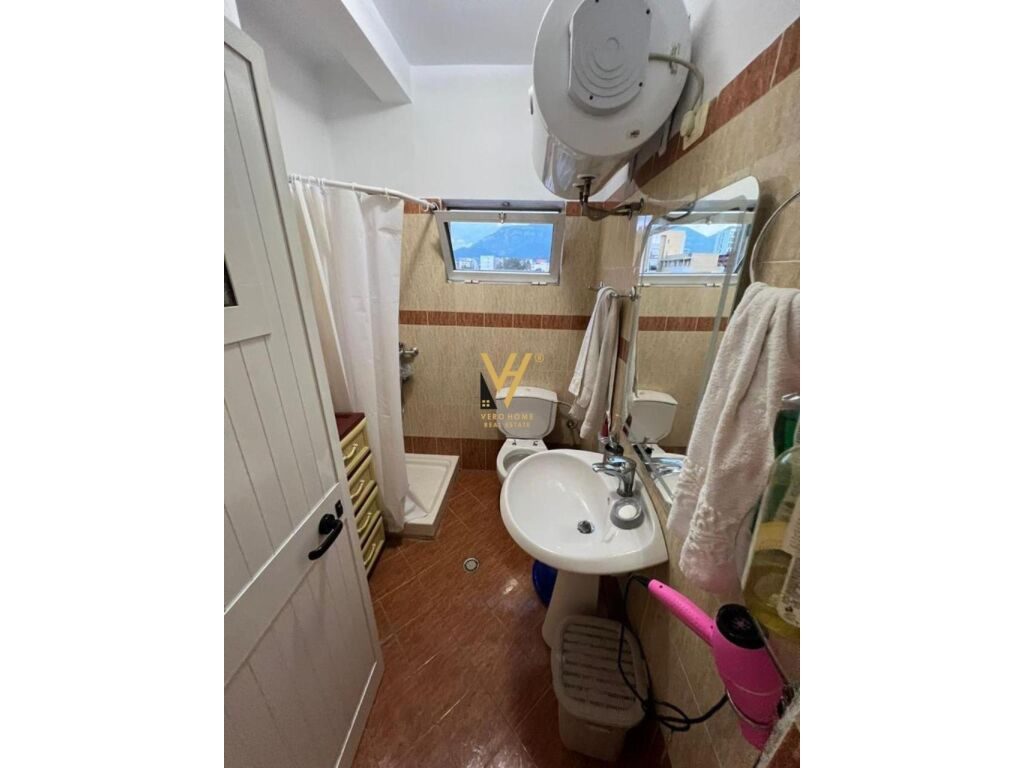 Shitet Apartament 1+1+verande te Medreseja 55 m2 4