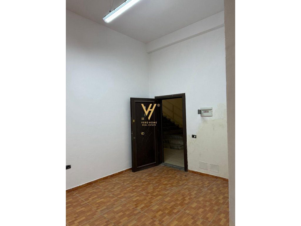 JEPET ZYRE 120 M2 ME QIRA TE SELVIA 100.000 LEKE 4