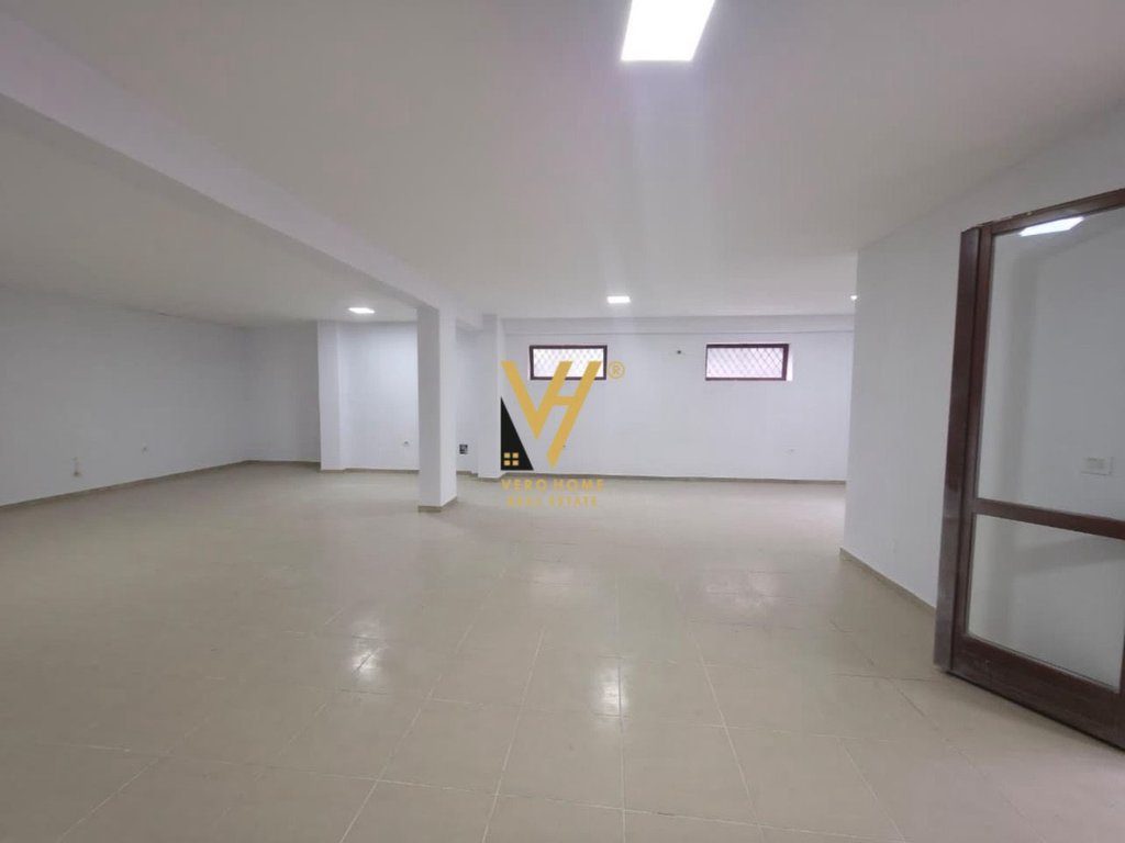 JEPET AMBIENT KOMERCIAL 90 M2 ME QIRA TE KOPSHTI BOTANIK 800 EURO 2