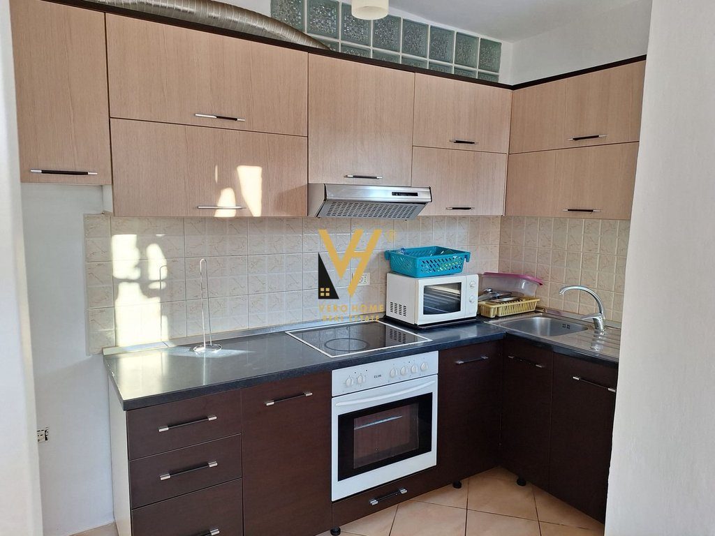 JEPET APARTAMENT 2+1+BLK ME QERA TE BRRYLI 50.000 LEKE 2