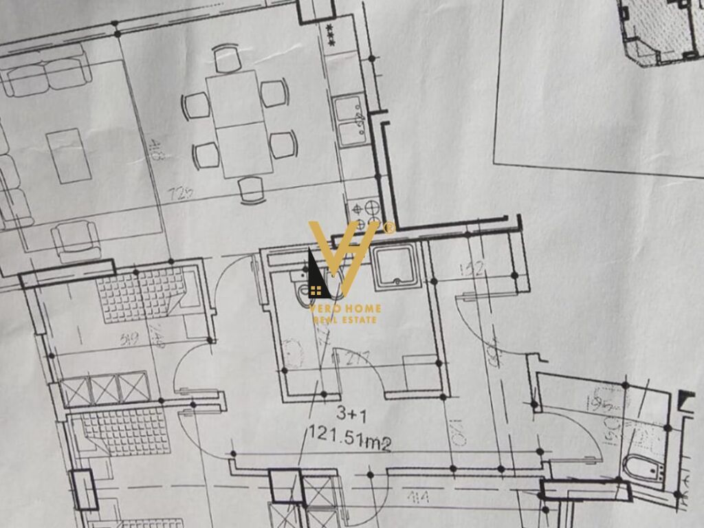 SHITET ZYRE 122 M2 TE RRUGA E ELBASANIT 488.000 EURO 2