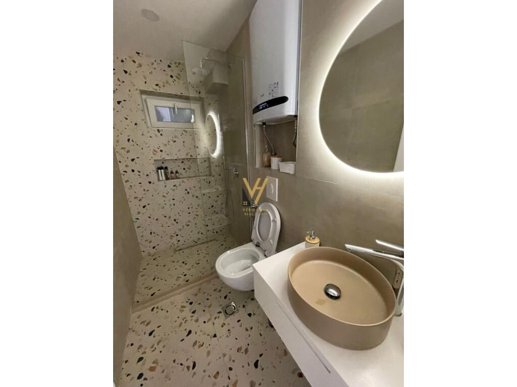 Shitet apartament 1+1 te Rruga e Barrikadave 80 m2 3