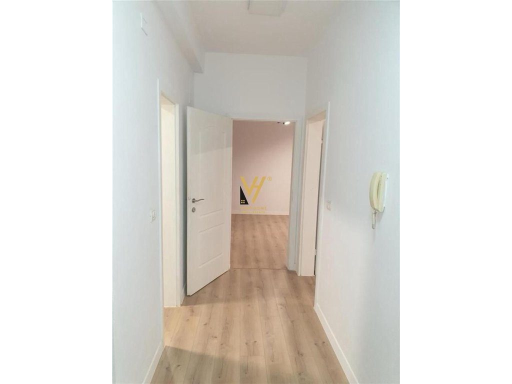 JEPET ZYRE 76 M2 ME QERA NE BLLOK 900 EURO 2