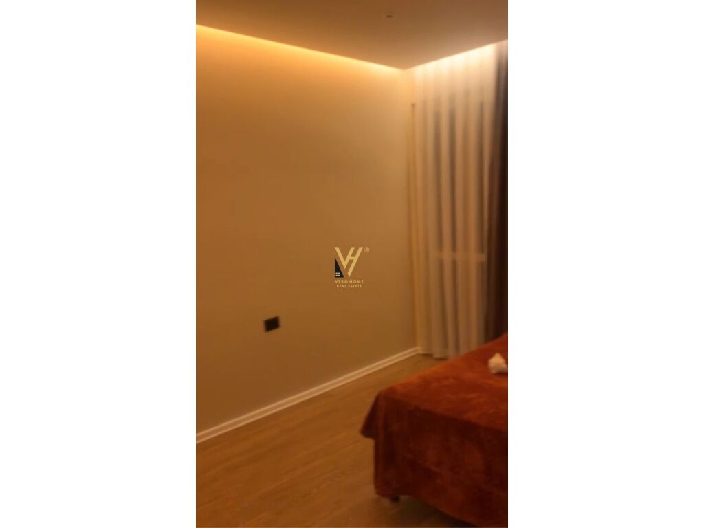 Jepet Zyre me qera te 21 Dhjetori 80 m2 4