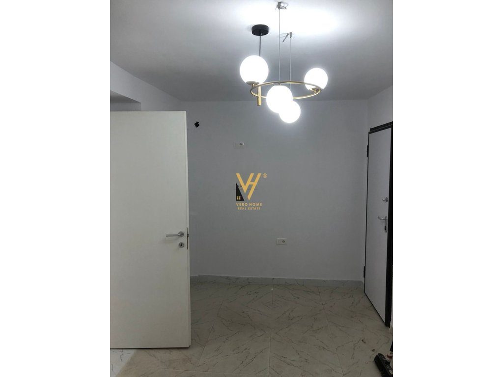 JEPET ZYRE 50 M2 ME QERA TE HOXHA TAHSIM 40.000 LEKE