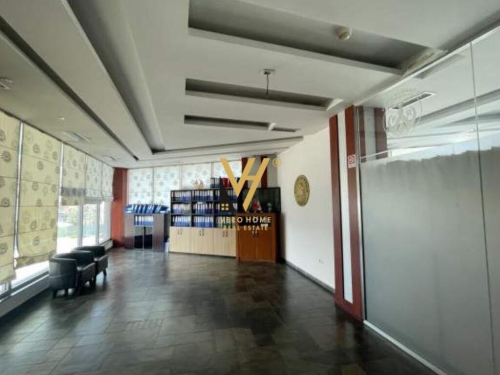 Jepet godine tre kateshe me qera pran Top Channel 750 m2 4