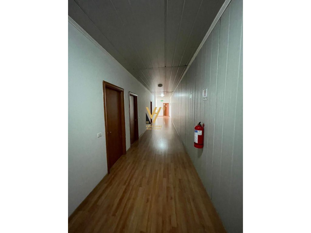 JEPET MAGAZINE 4.700 M2 ME QIRA NE VAQARR 5.500 EURO 4