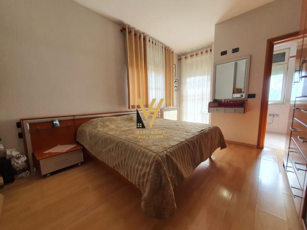 Jepet Apartament 2+1+ballkon me qera prane Stadiumit Air Albania 100 m2