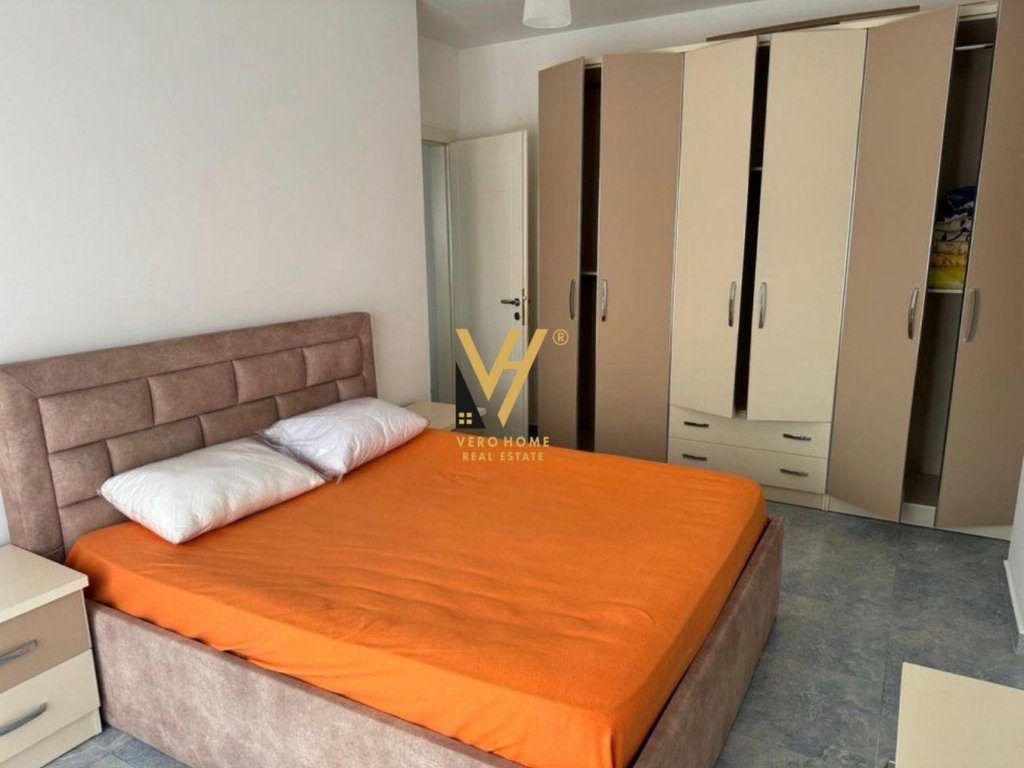 JEPET APARTAMENT 1+1+BLK ME QERA TE KOPSHTI BOTANIK 55.000 LEKE 3