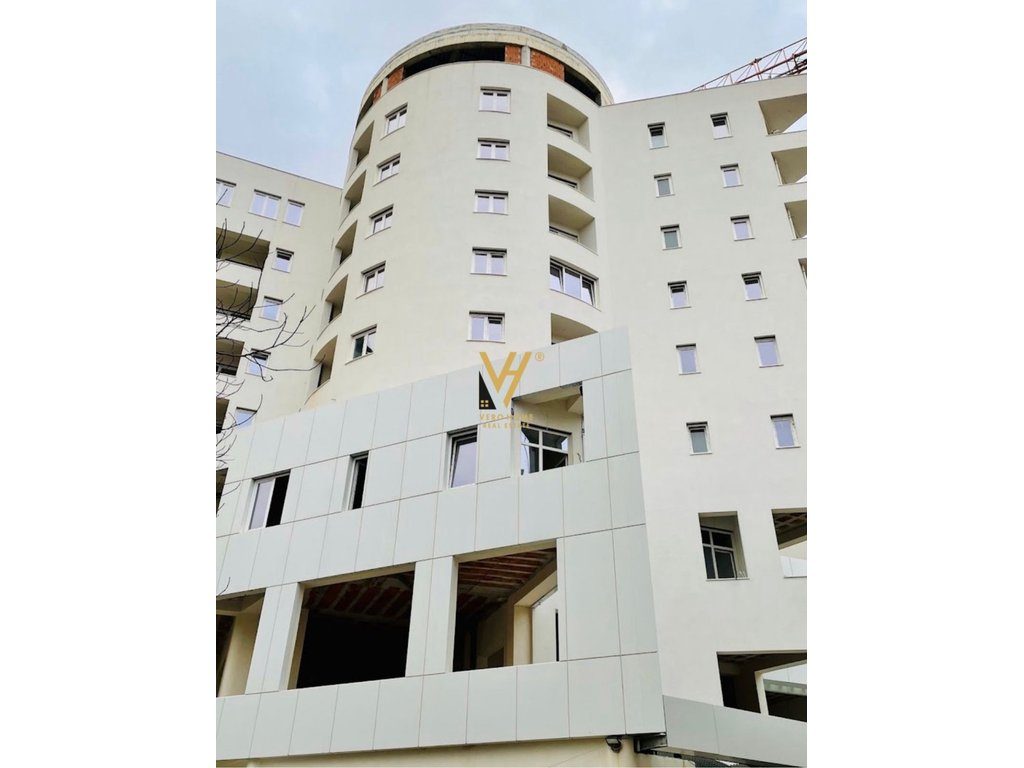 JEPET ZYRE 96 M2 ME QIRA TE DONIKA CENTER 1.200 EURO