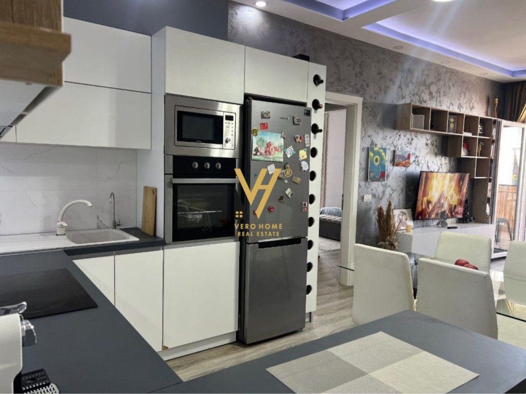 JEPET APARTAMENT 2+1+BLK ME QERA TE ISH FUSHA AVIACIONIT 760 EURO 2