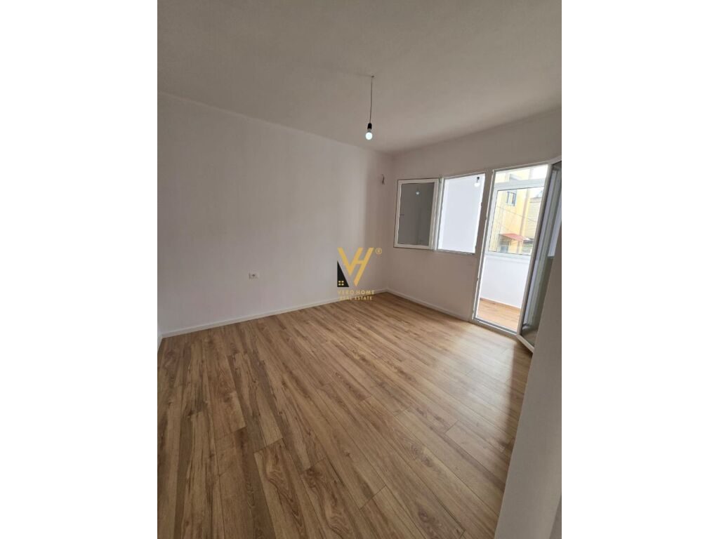 Shitet Apartament 2+1+ballkon te Oxhaku prane Pediatrise 75 m2