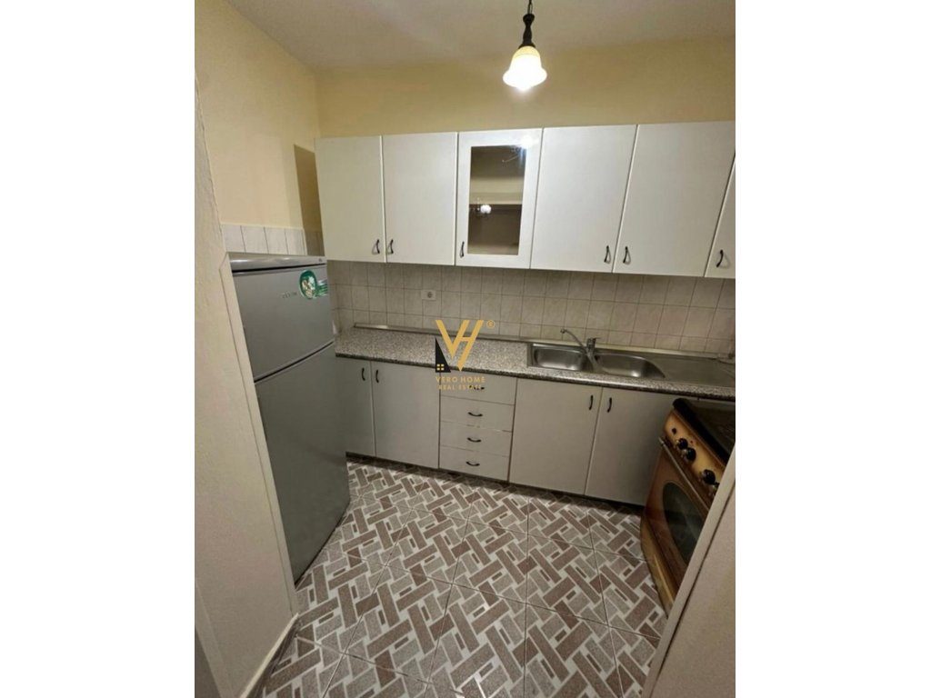 JEPET APARTAMENT 3+1 ME QIRA TE BLV ZOGU I PARE 550 EURO 3