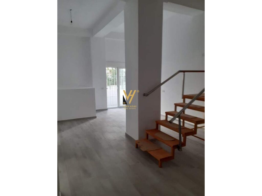 Shitet Apartament 1+1+ballkon ne Golem 70 m2 3