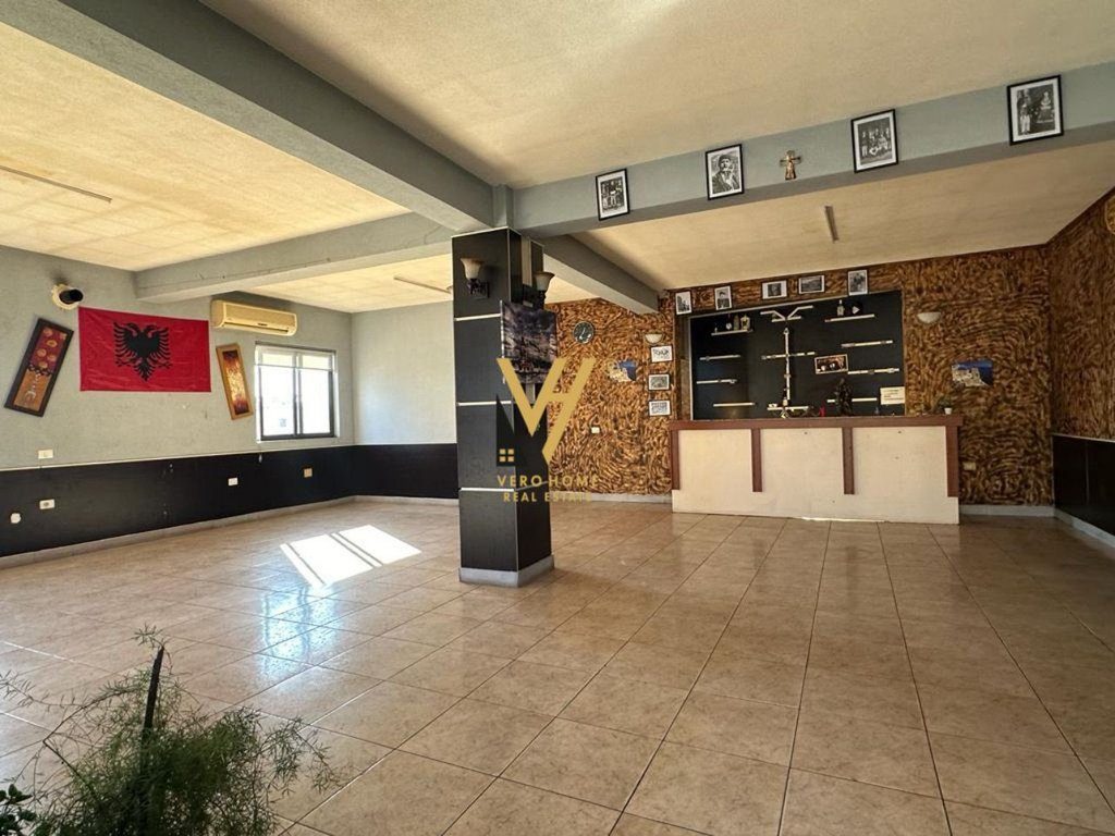 JEPET AMBIENT BIZNESI 220M2 ME QERA NE LAPRAKE 700 EURO 2