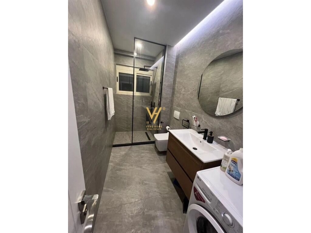 Shitet Apartament 2+1+2+ballkon te Kompleksi i Tom Doshit 120 m2