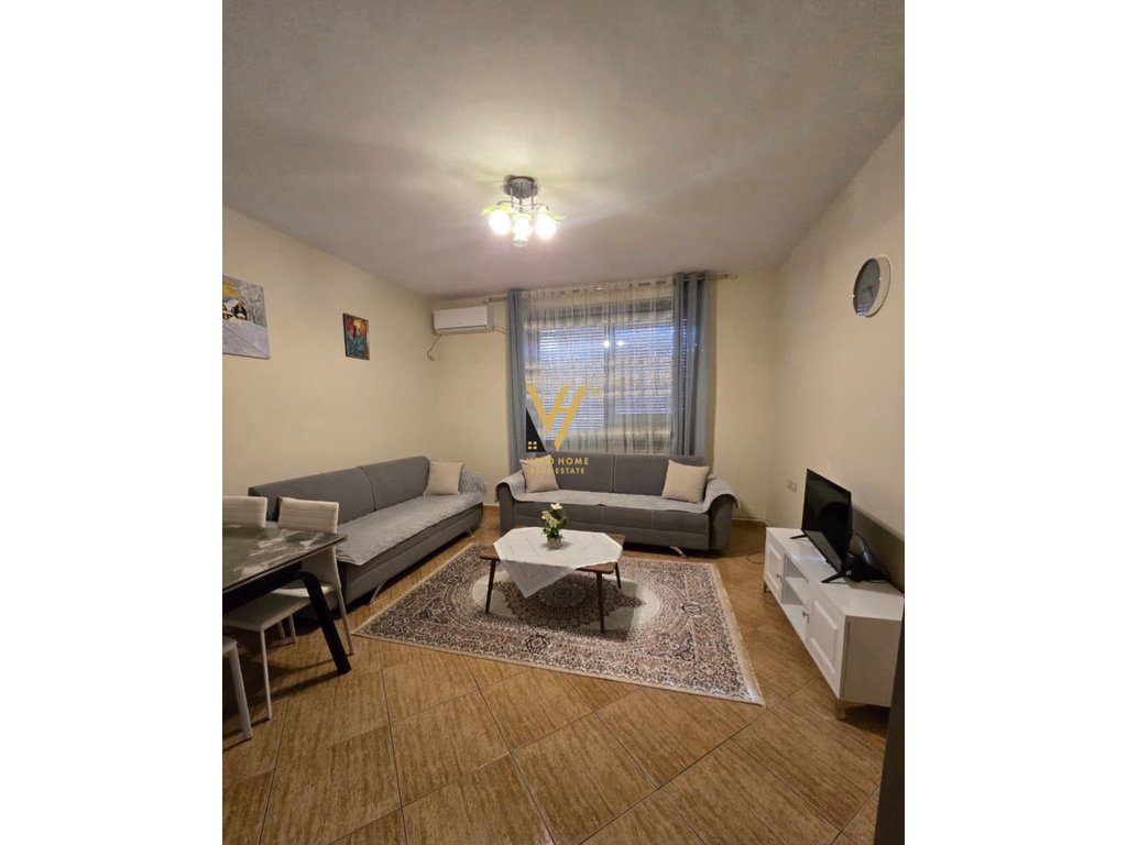 JEPET APARTAMENT 2+1+2+BLK ME QIRA TE RRUGA E KOSOVARVE 800 EURO