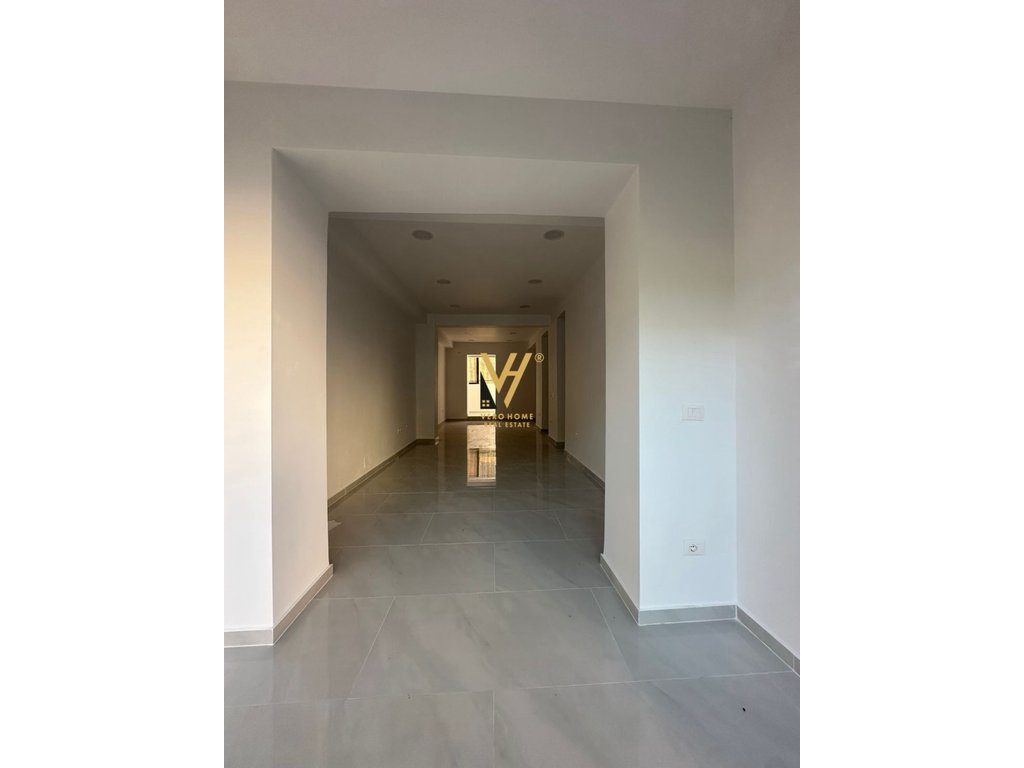 JEPET AMBIENT BIZNESI 65M2 ME QERA TE 21 DHJETORI 1.700 EURO
