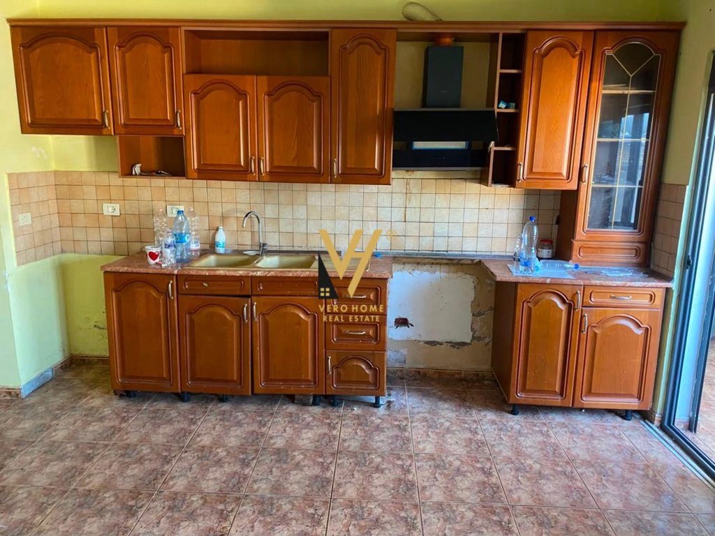 JEPET APARTAMENT 3+1+2+2BLK ME QIRA TE RRUGA E DIBRES 55.000 LEKE 2