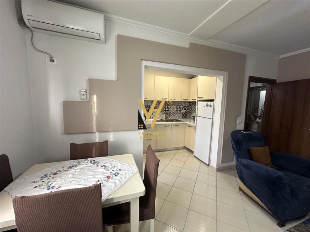 Jepet Apartament 1+1+ballkon me qera te Shkolla Bajram Curri 65 m2 3