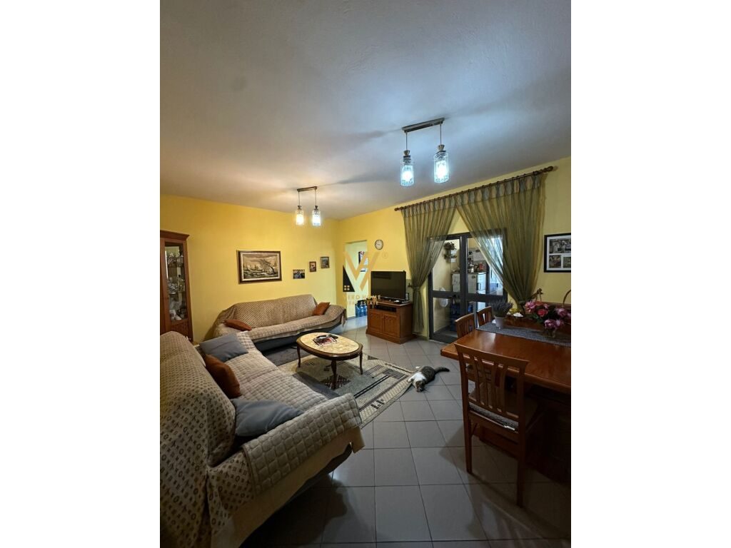 Shitet Vile tre Kateshe te Komuna e Parisit 340 m2
