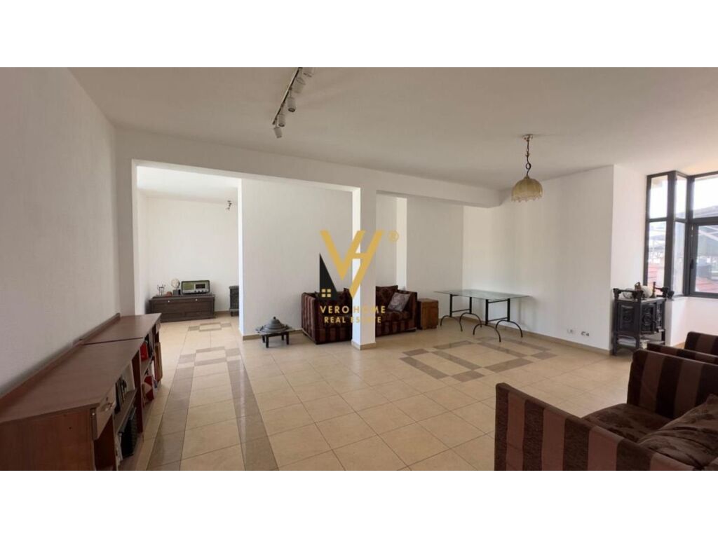 Jepet Zyre me qera te Rruga e Kavajes 135 m2 1