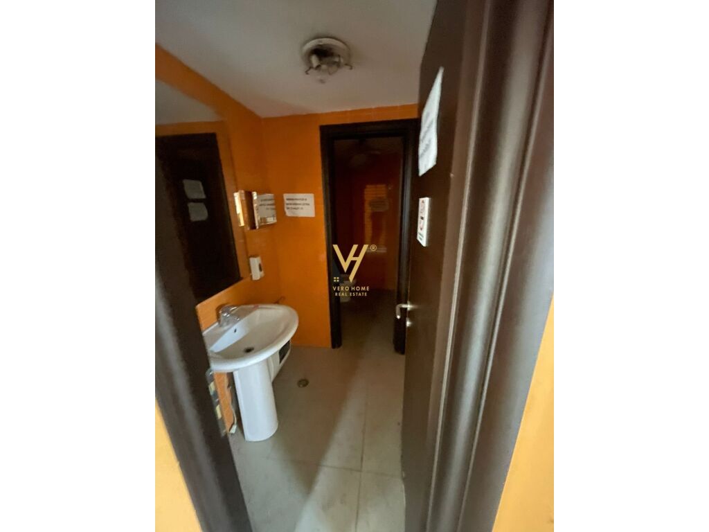 Jepet ambient Biznesi te Ish Blloku 350 m2 4