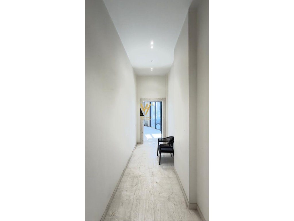 JEPET AMBIENT BIZNESI 129 M2 ME QIRA TE LIQENI I THATE 4.000 EURO 3