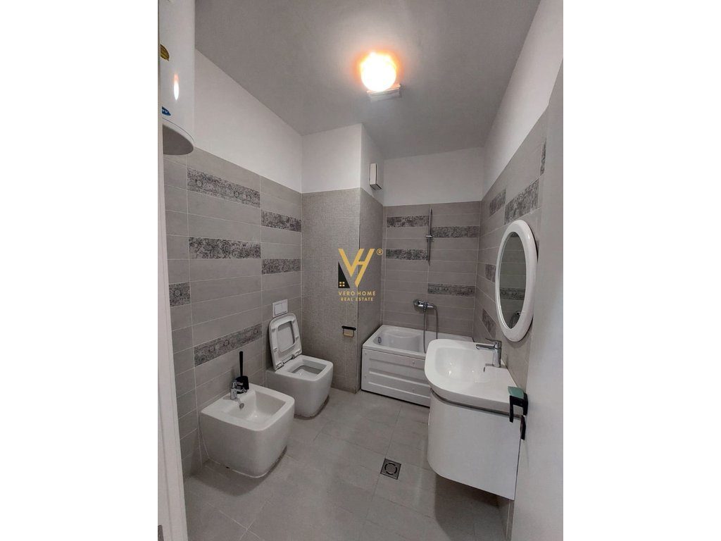 JEPET ZYRE 416 M2 ME QERA TE KOMUNA E PARISIT 4.500 EURO 4