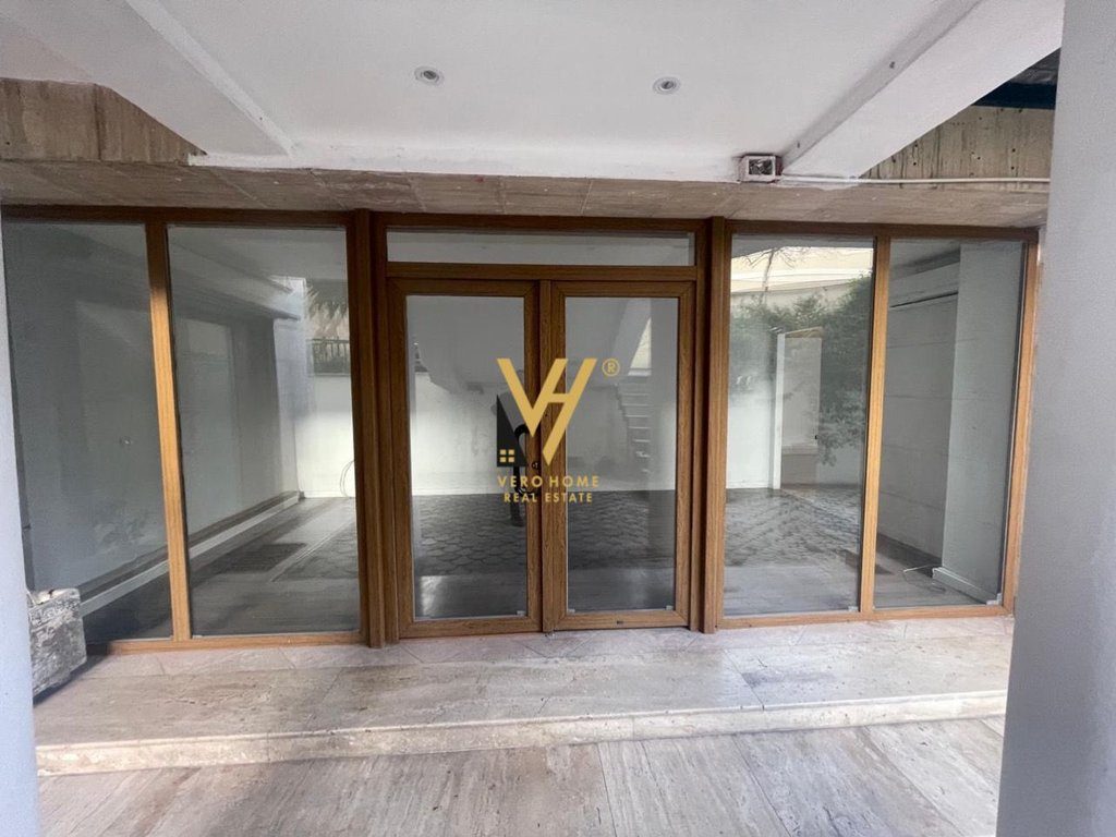 JEPET AMBIENT BIZNESI 160M2 ME QERA TE PAZARI RI 2.000 EURO 2