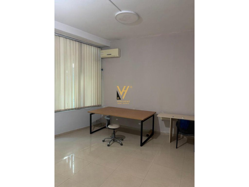 JEPET ZYRE 60 M2 ME QERA TE KOMUNA E PARISIT 45.000 LEKE 1
