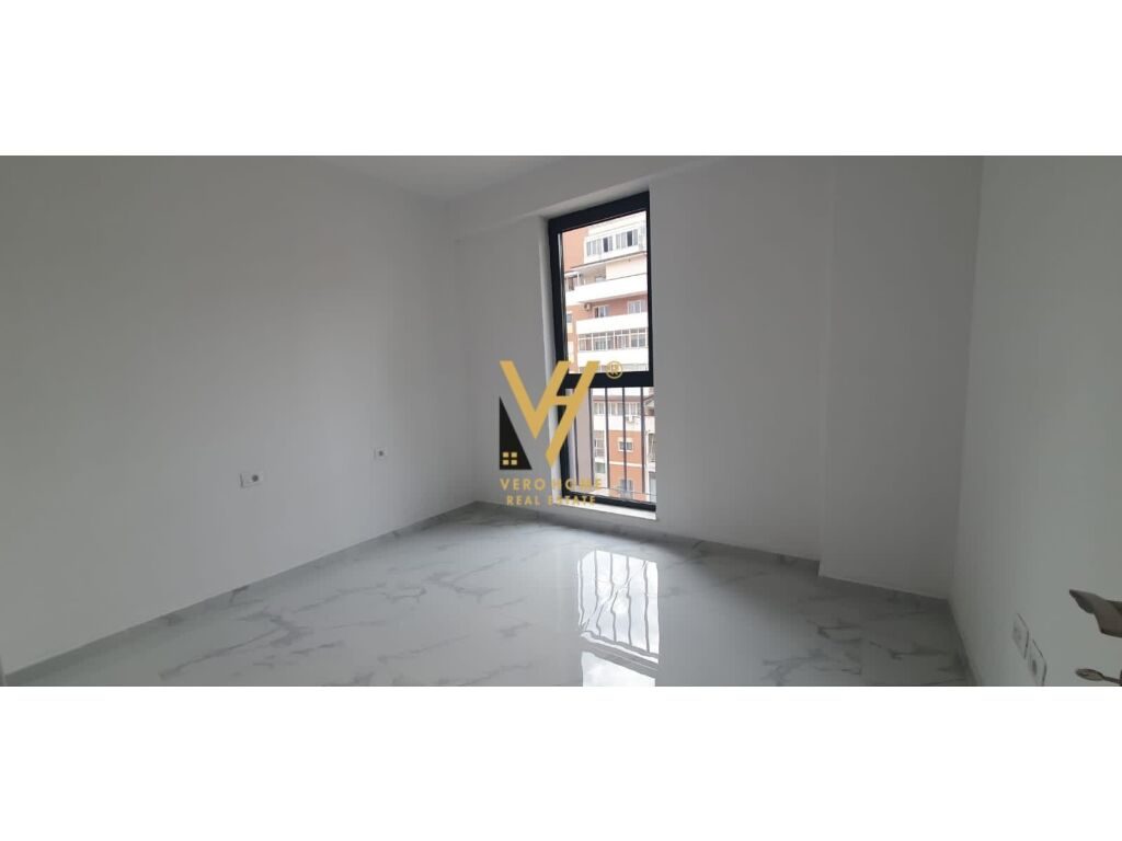 Jepet zyre me qera te Komuna e Parisit 98 m2 2