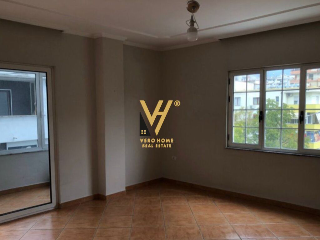JEPET ZYRE 180 M2 ME QERA NE BLLOK 2.000 EURO 3