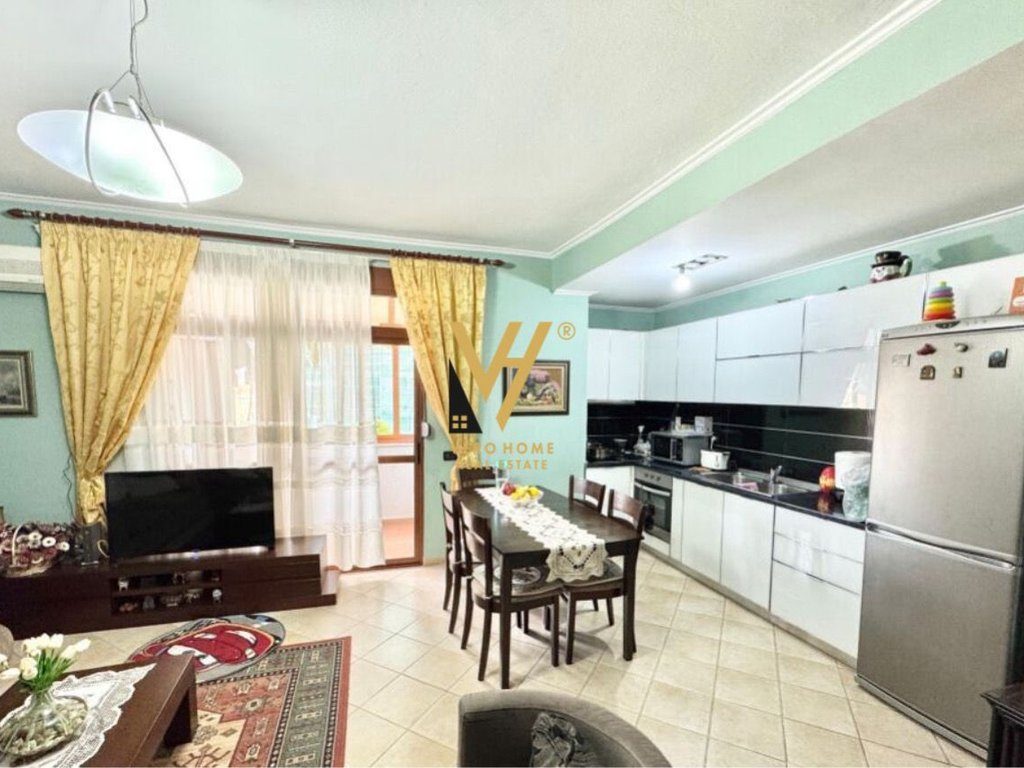 SHITET APARTAMENT 2+1+2 TE ISH EKSPOZITA 255.000 EURO 2