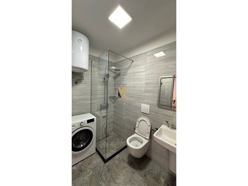 JEPET APARTAMENT 1+1+BLK ME QERA TEK PAZARI I RI 650 EURO 4