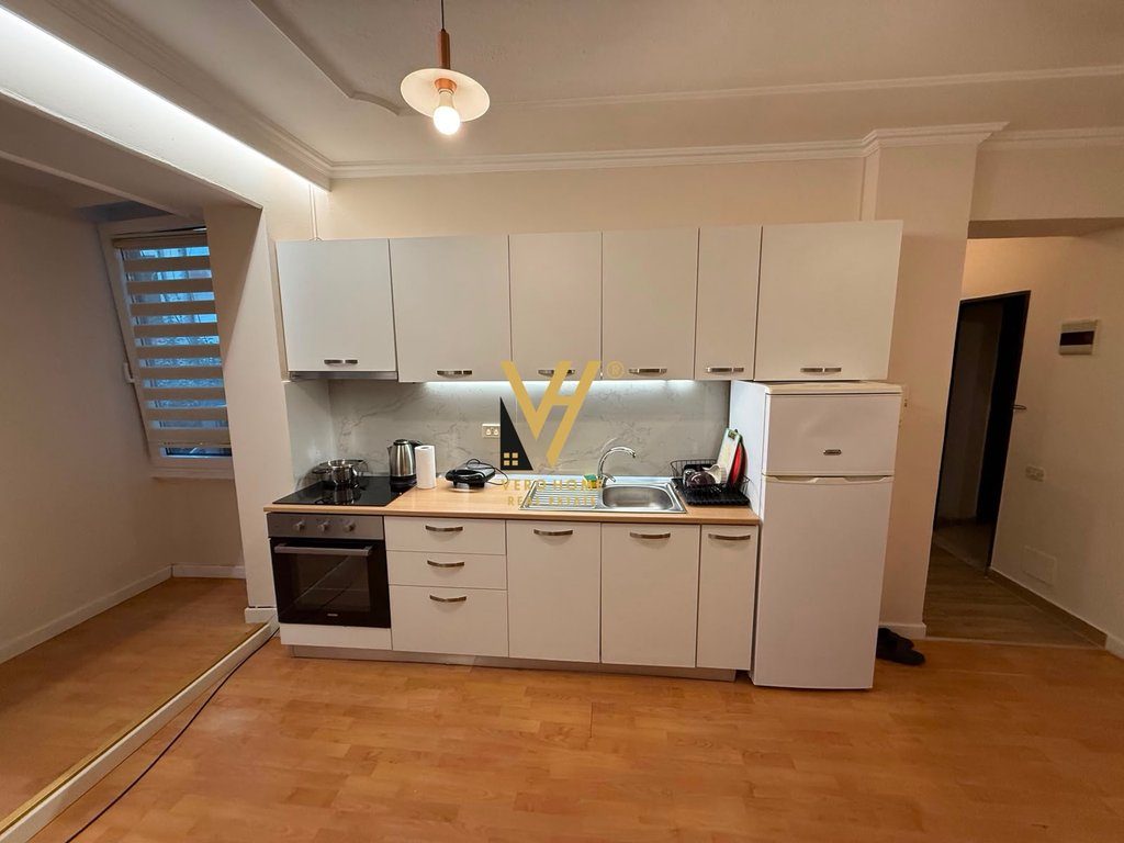 JEPET APARTAMENT 2+1 ME QERA NE ISH-BLLOK 70.000 LEKE 2