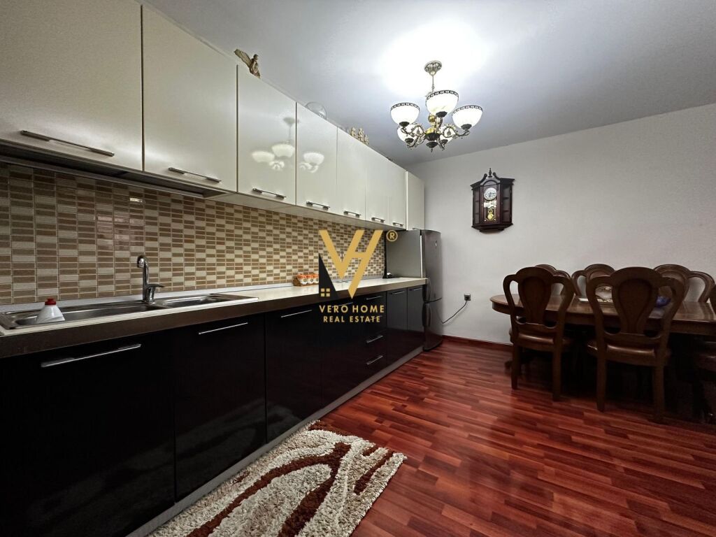 Jepet Apartament 2+1+ballkon me qera te Rruga Fortuzi 85 m2 4