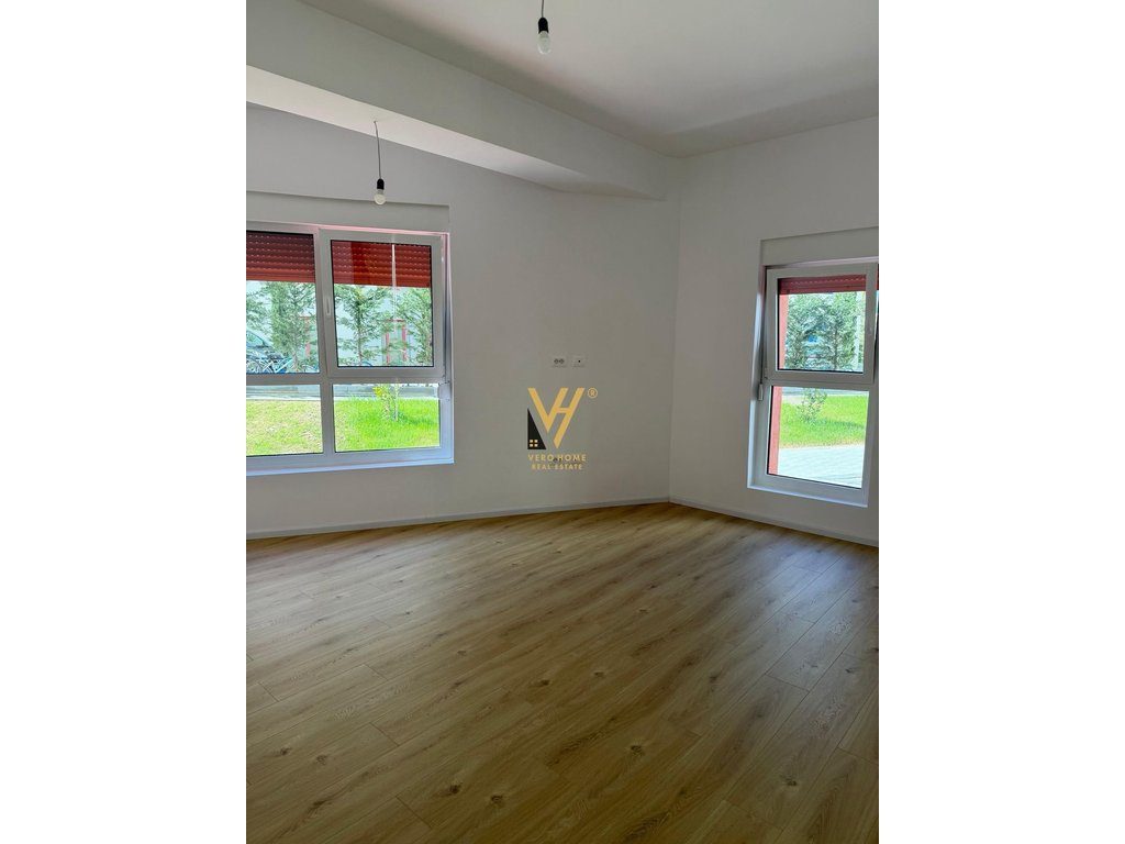 JEPET ZYRE 60 M2 ME QERA TE KADIU, ALI DEMI 500 EURO