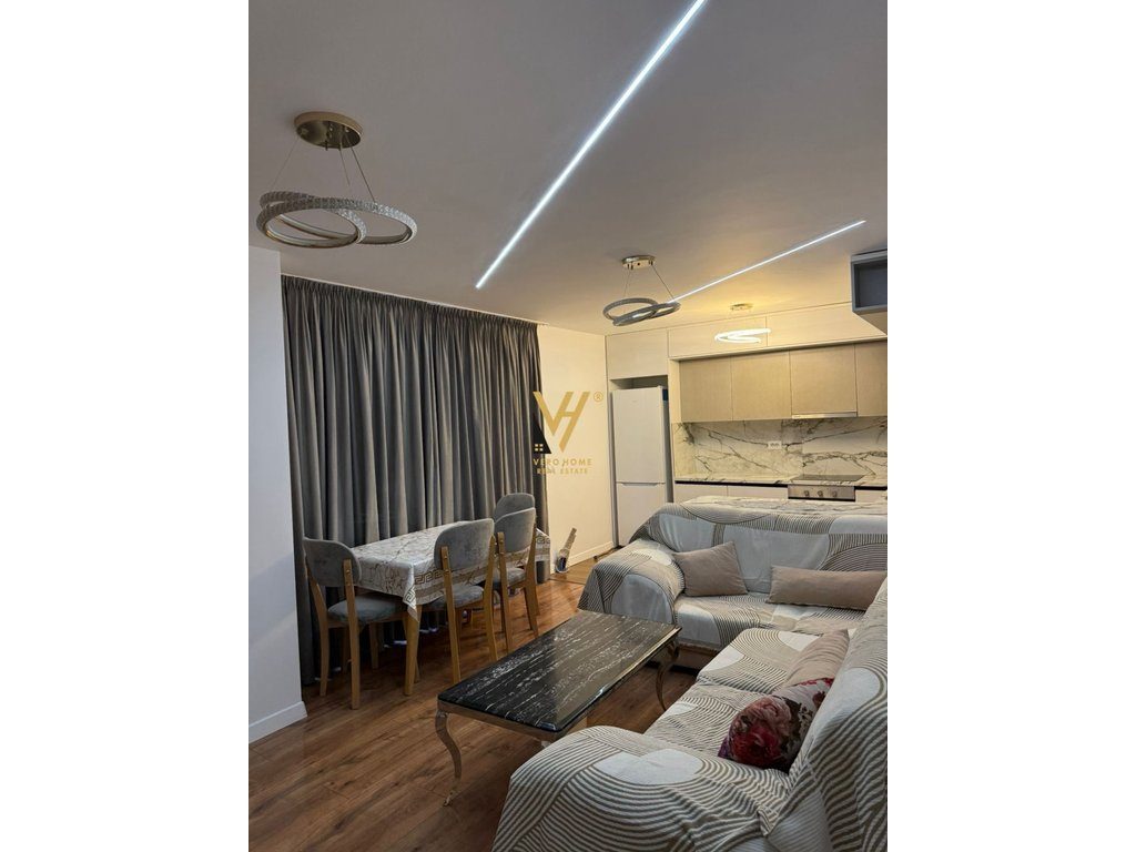 JEPET APARTAMENT 2+1 ME QERA TE 21 DHJETORI 800 EURO
