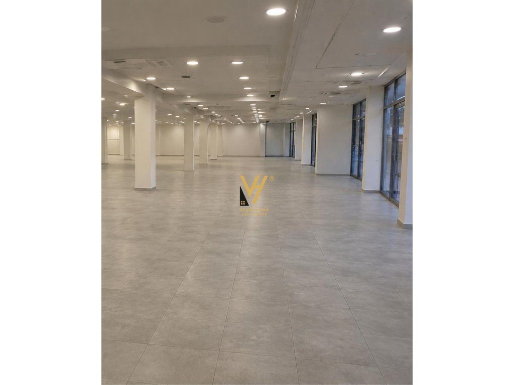 JEPET AMBIENT BIZNESI 500 M2 ME QIRA TE KODRA E DIELLIT 3.500 EURO