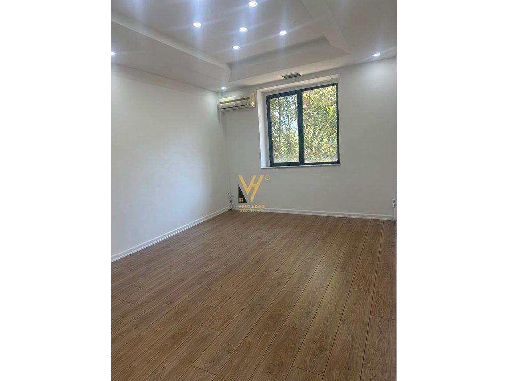 JEPET ZYRE 120 M2 ME QIRA TEK BLV.ZOGU I PARE 1.300 EURO 2